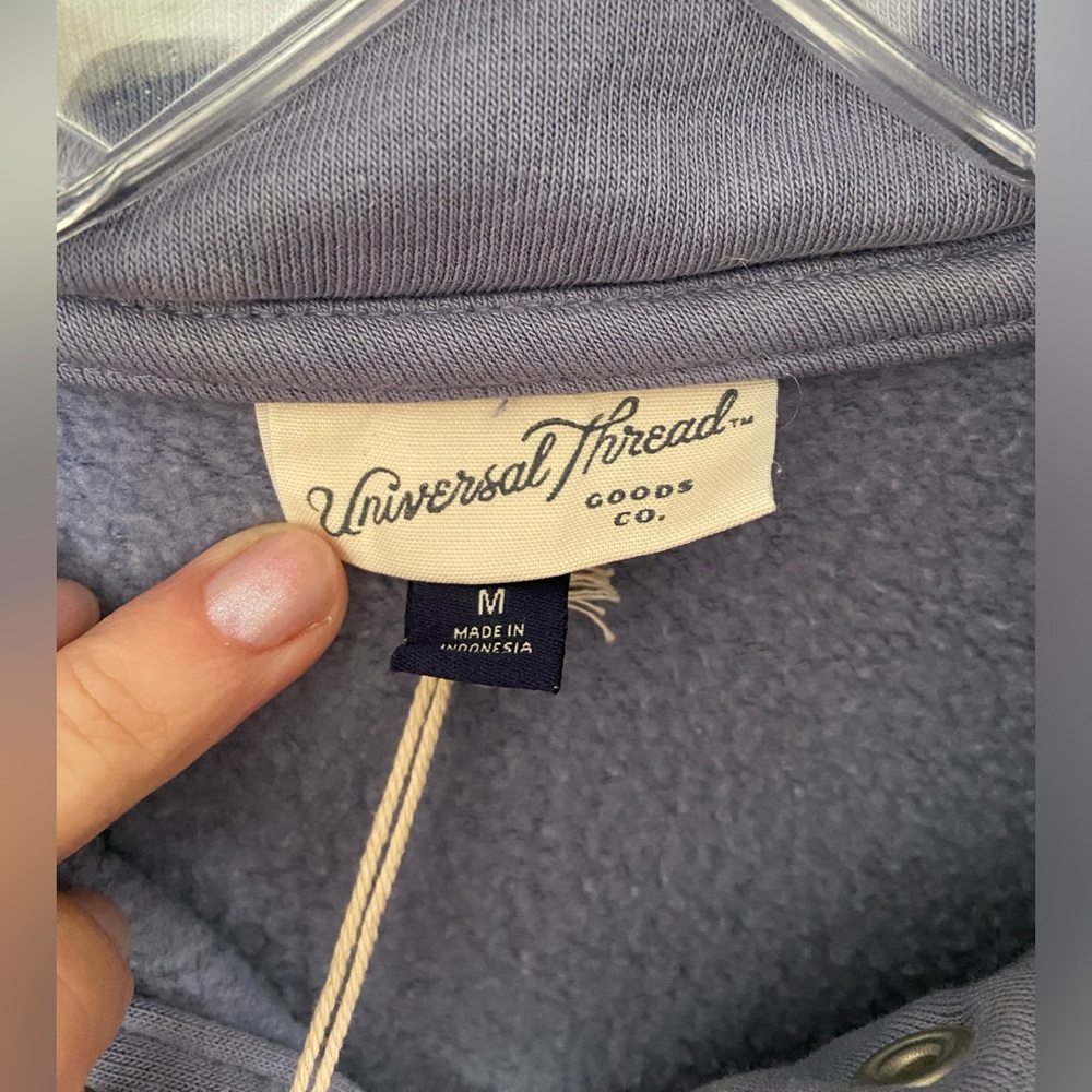 Universal Thread pullover- NWT - Picture 4 of 4